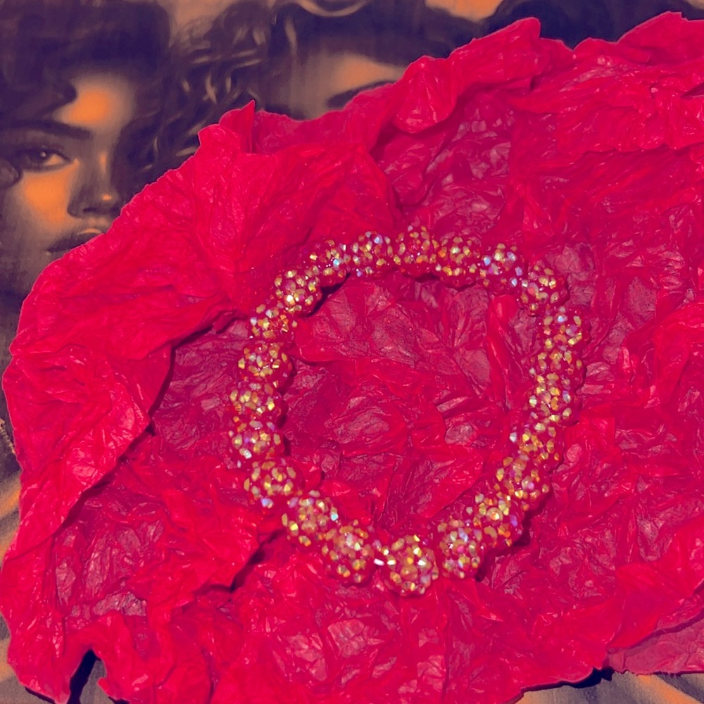Look Beautiful Chic red sparkling, elegant Bracelet